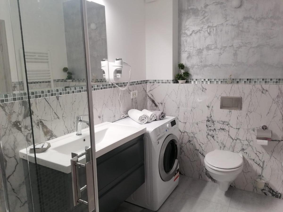 Aqua West Apartment Free Parking- Self Check-In Oradea Exterior foto